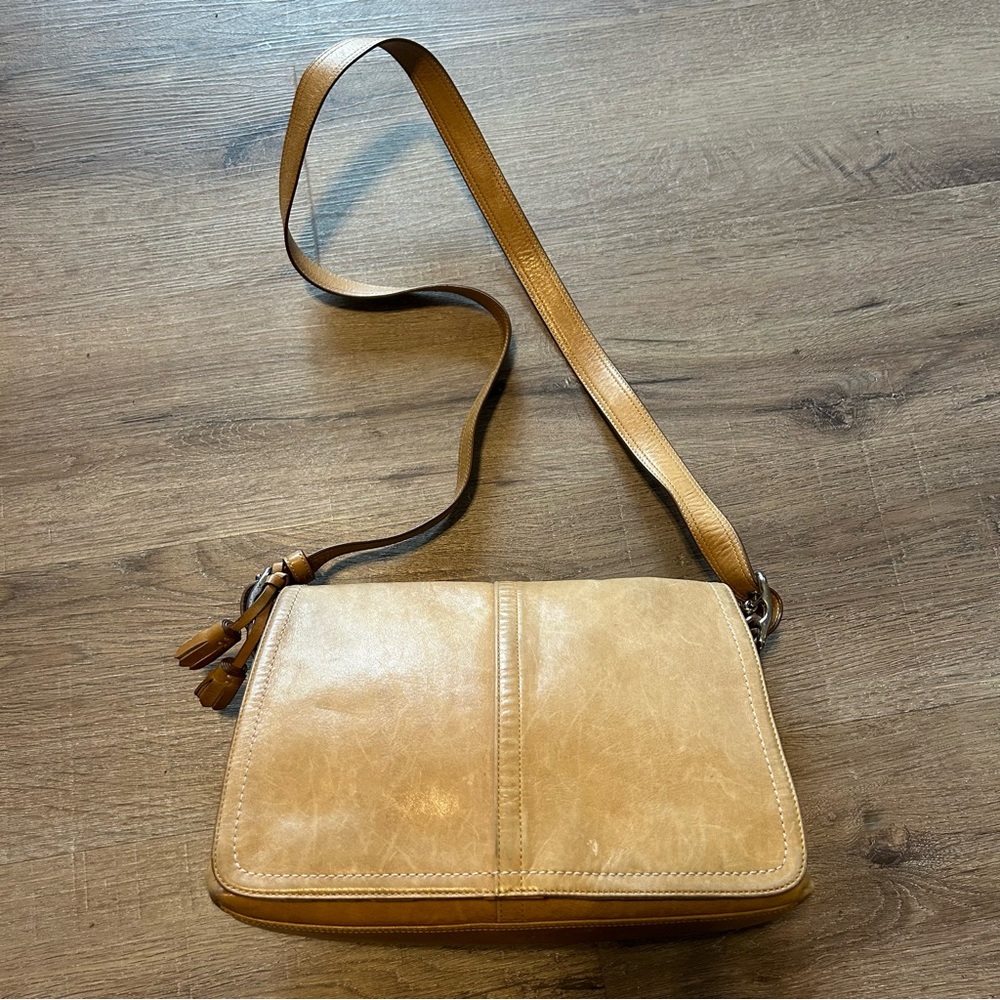 Coach Tan Leather Shoulder Bag EUC